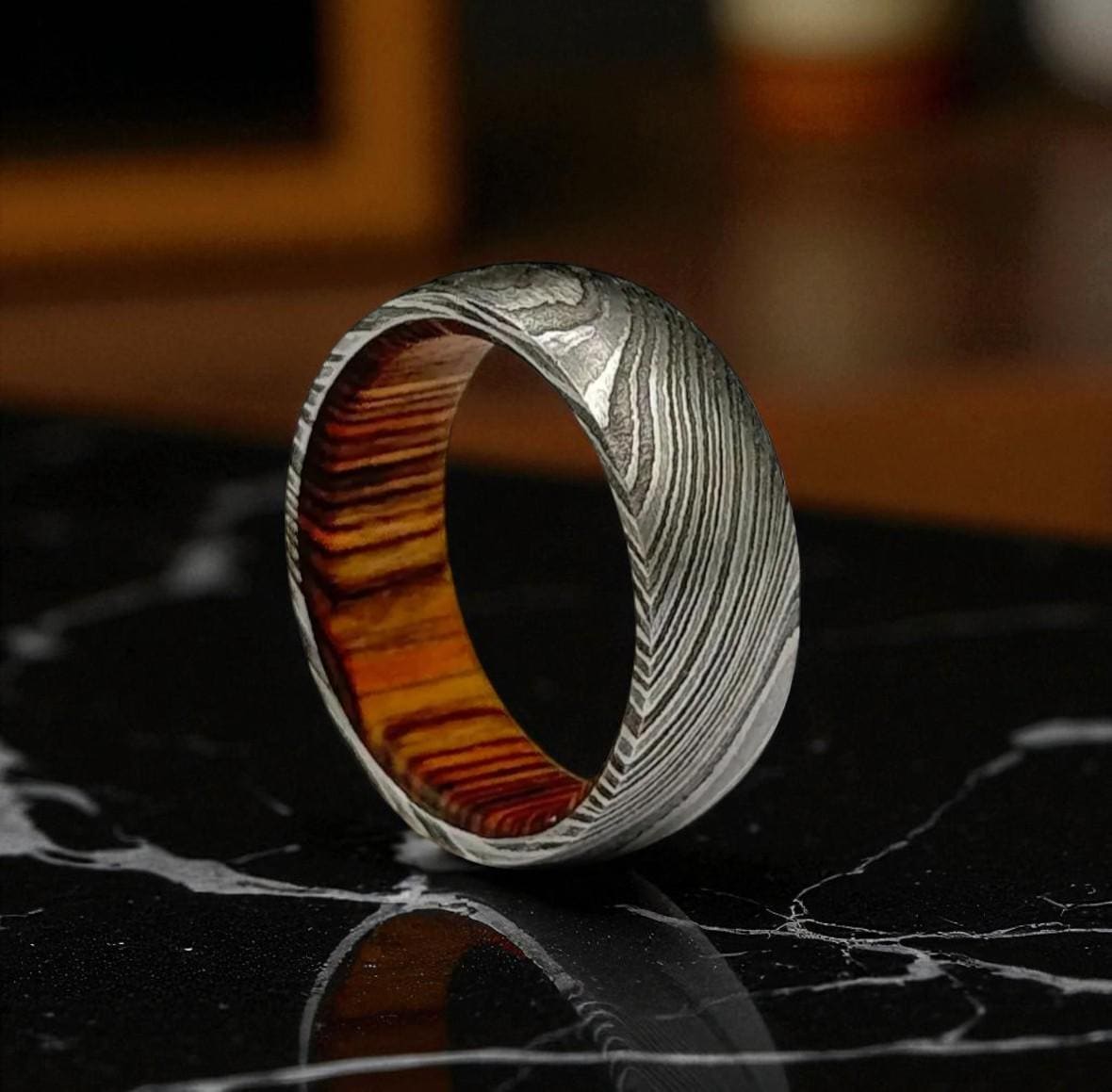 Damascus Steel Ring with Whiskey Barrel Liner – Rustic Handmade Wedding Band for Ment.