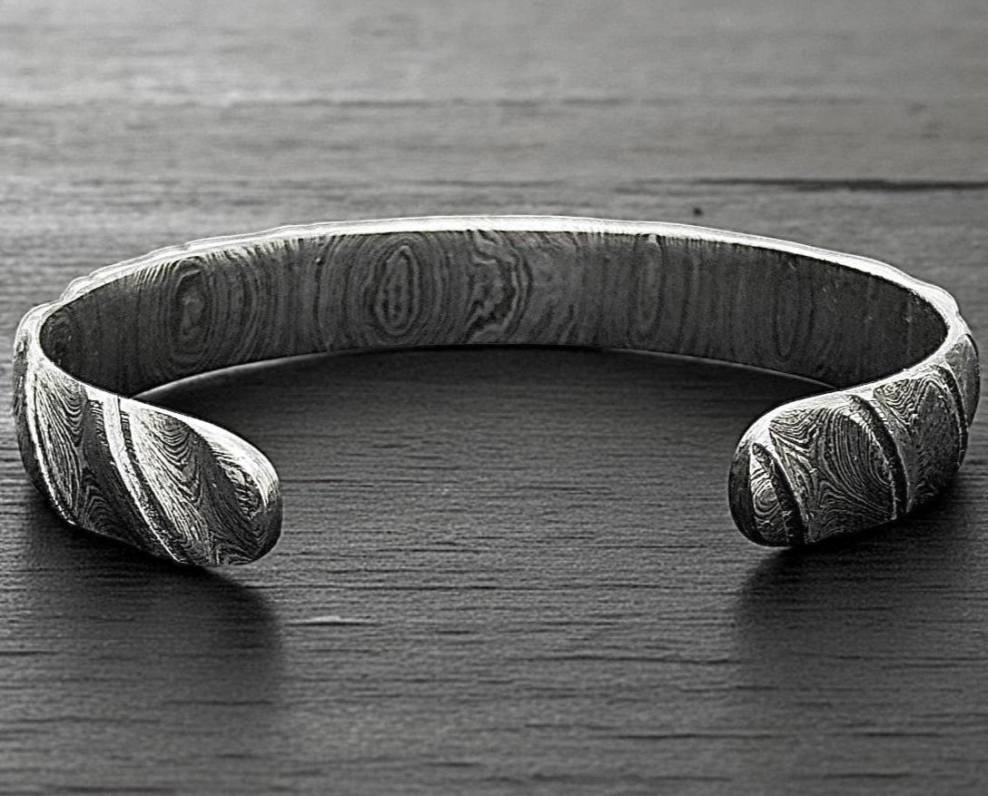 Damascus Steel Cuff Bracelet – Forged Men’s Bangle, Handmade Rustic Bracelet, Unique Textured Steel Jewelry for Him.
