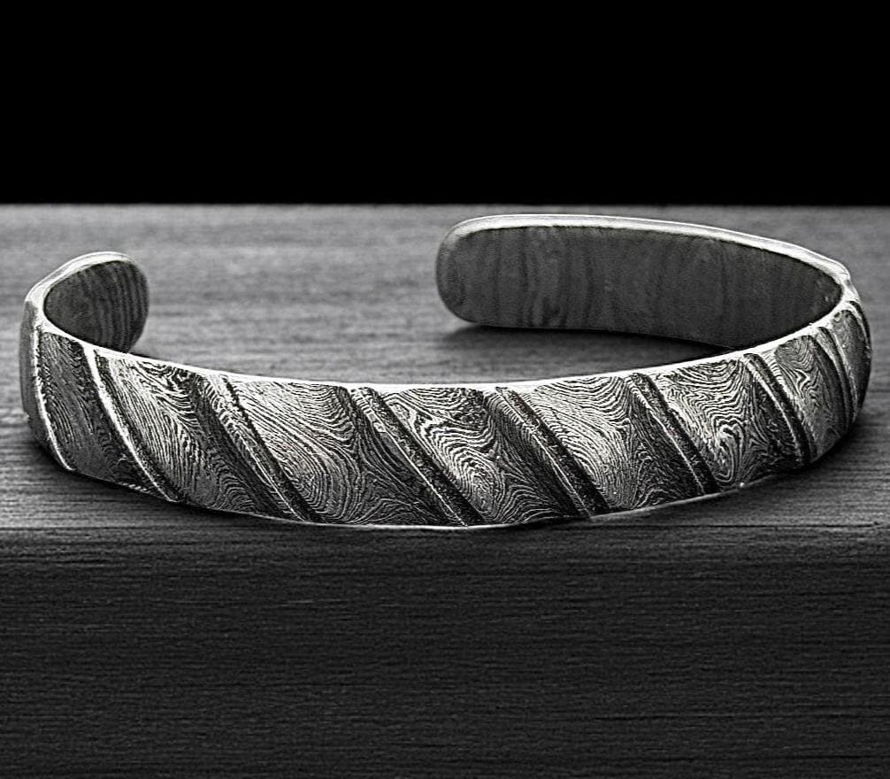 Damascus Steel Cuff Bracelet – Forged Men’s Bangle, Handmade Rustic Bracelet, Unique Textured Steel Jewelry for Him.