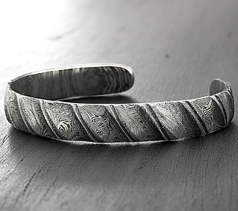 Damascus Steel Cuff Bracelet – Forged Men’s Bangle, Handmade Rustic Bracelet, Unique Textured Steel Jewelry for Him.