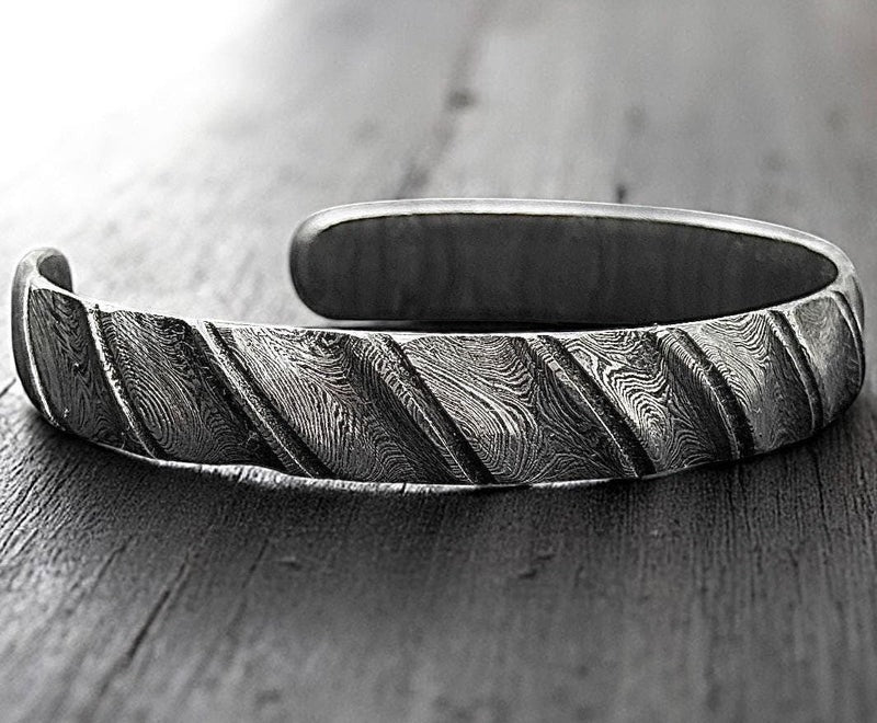 Damascus Steel Cuff Bracelet – Forged Men’s Bangle, Handmade Rustic Bracelet, Unique Textured Steel Jewelry for Him.