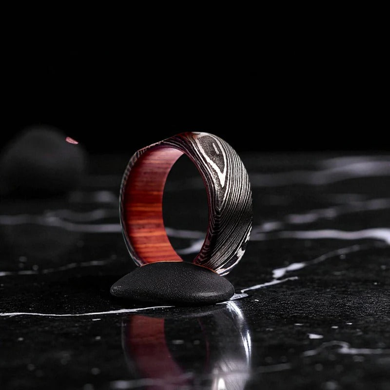 Handmade Damascus Ring with Red Whiskey Barrel Wood – Bold Men’s Wedding or Promise Band.