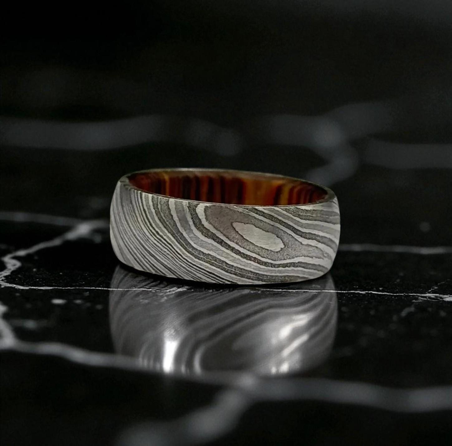 Damascus Steel Ring with Whiskey Barrel Liner – Rustic Handmade Wedding Band for Ment.