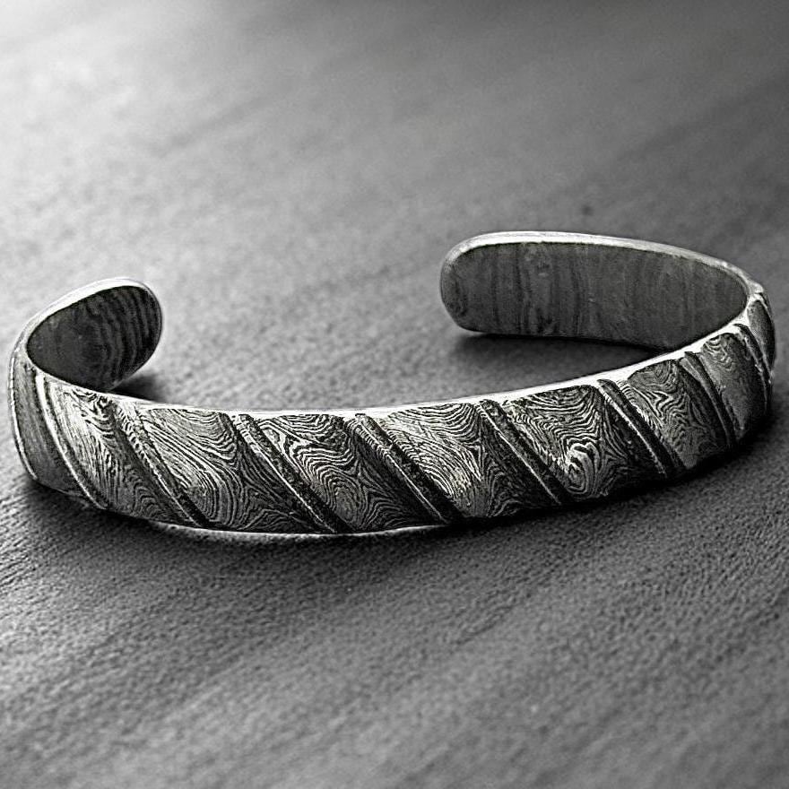 Damascus Steel Cuff Bracelet – Forged Men’s Bangle, Handmade Rustic Bracelet, Unique Textured Steel Jewelry for Him.